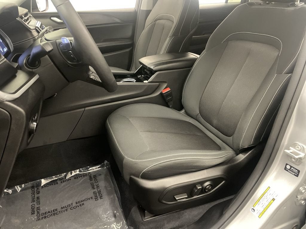 2023 Jeep Grand Cherokee L Laredo 4x4
