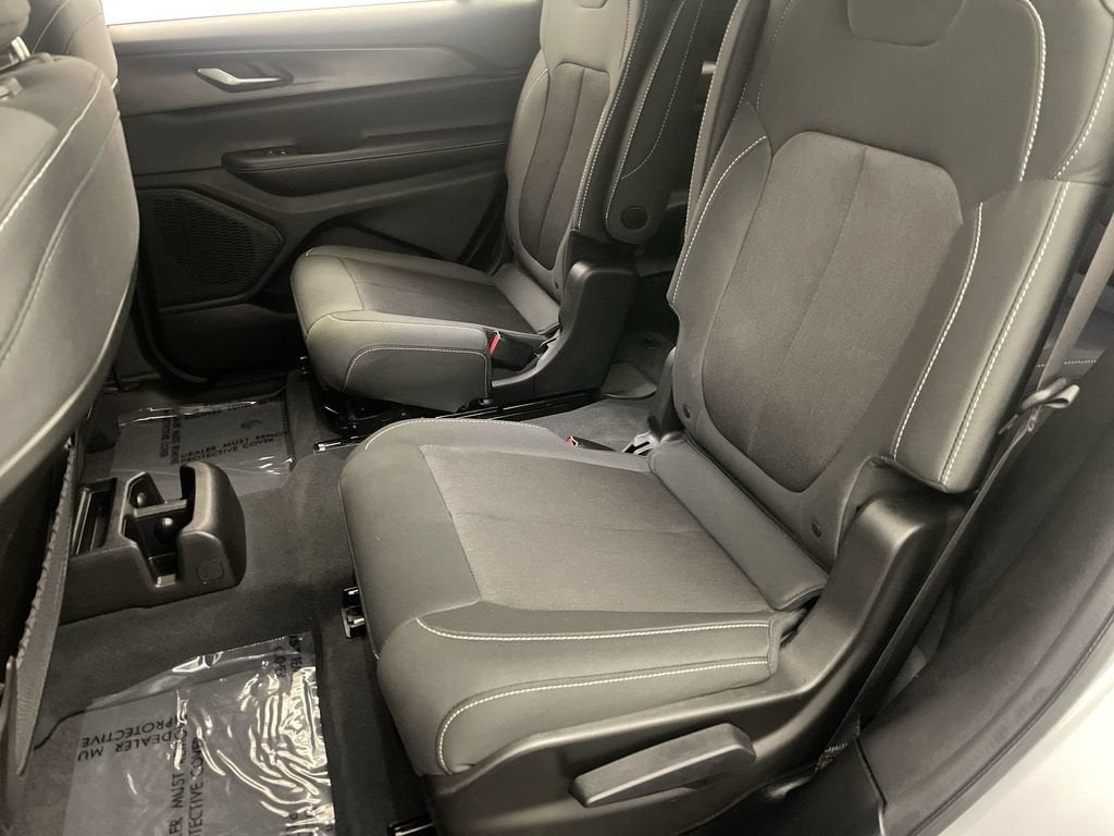 2023 Jeep Grand Cherokee L Laredo 4x4