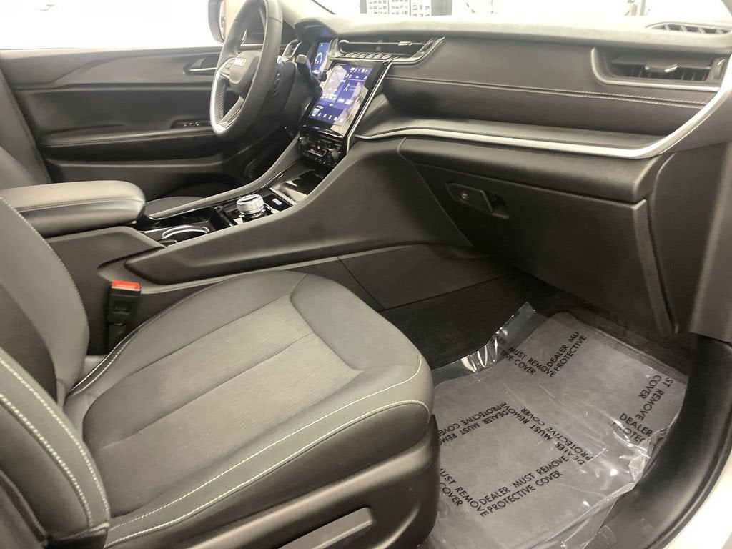 2023 Jeep Grand Cherokee L Laredo 4x4