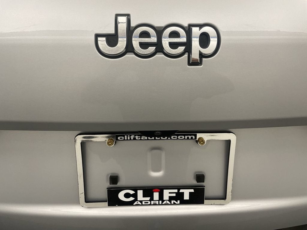 2023 Jeep Grand Cherokee L Laredo 4x4