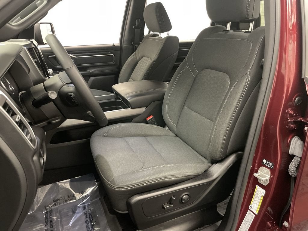 2025 RAM 1500 Big Horn Crew Cab 4x4 5'7" Box