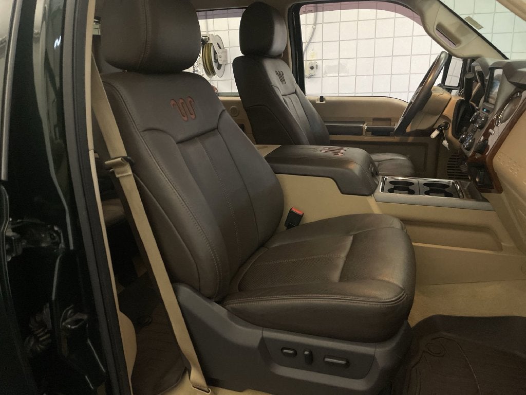 2015 Ford Super Duty F-350 DRW Lariat