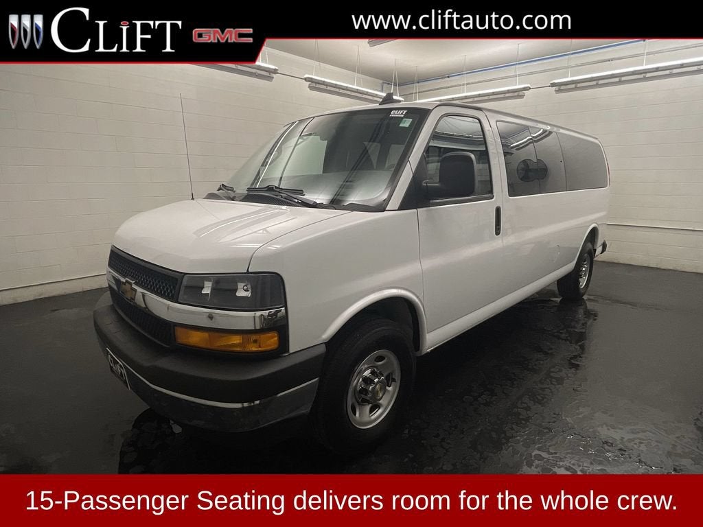 2025 Chevrolet Express Passenger 1LT
