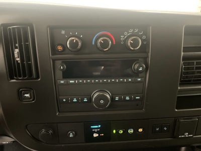 2025 Chevrolet Express Passenger 1LT