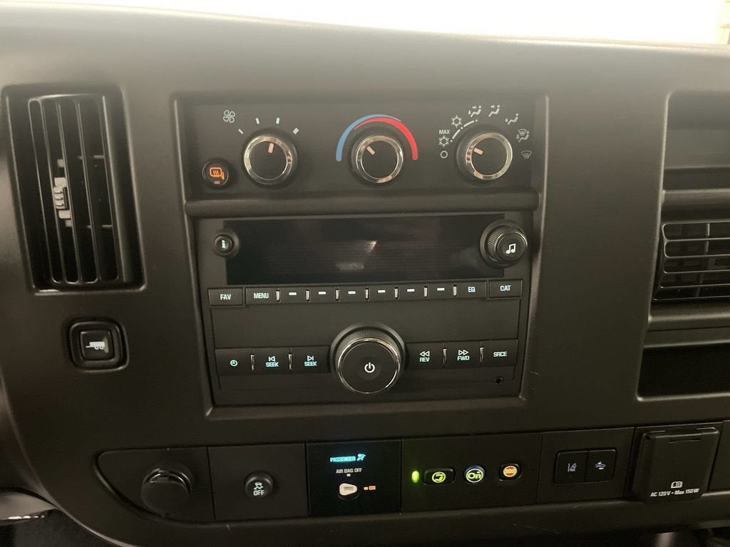 2025 Chevrolet Express Passenger 1LT