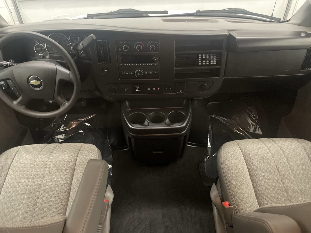 2025 Chevrolet Express Passenger 1LT