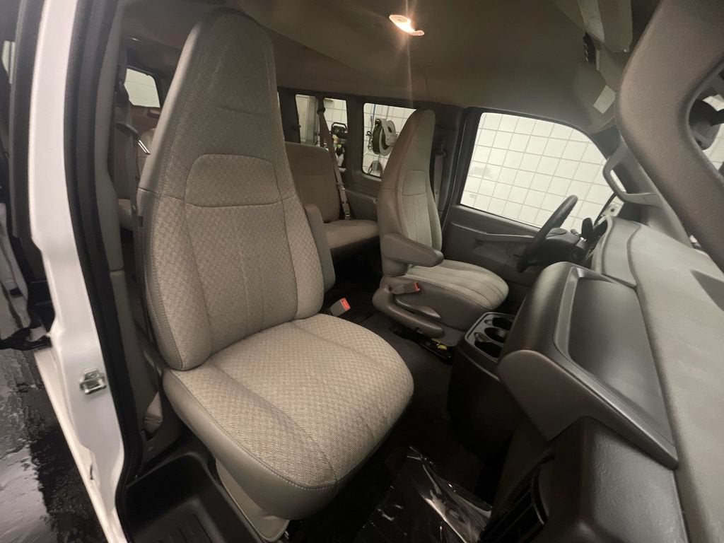 2025 Chevrolet Express Passenger 1LT