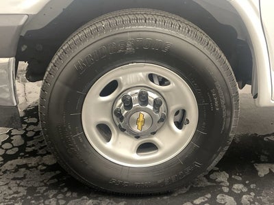 2025 Chevrolet Express Passenger 1LT