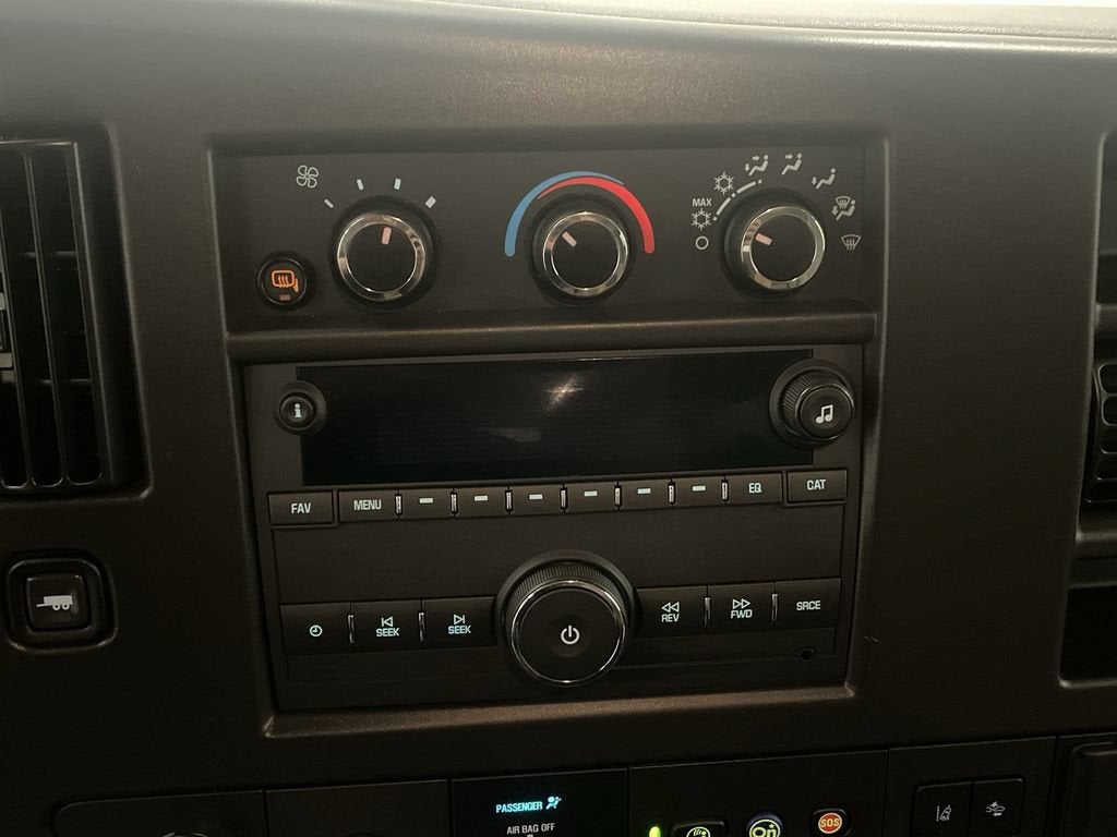 2025 Chevrolet Express Passenger 1LT