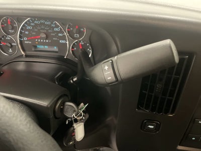 2025 Chevrolet Express Passenger 1LT