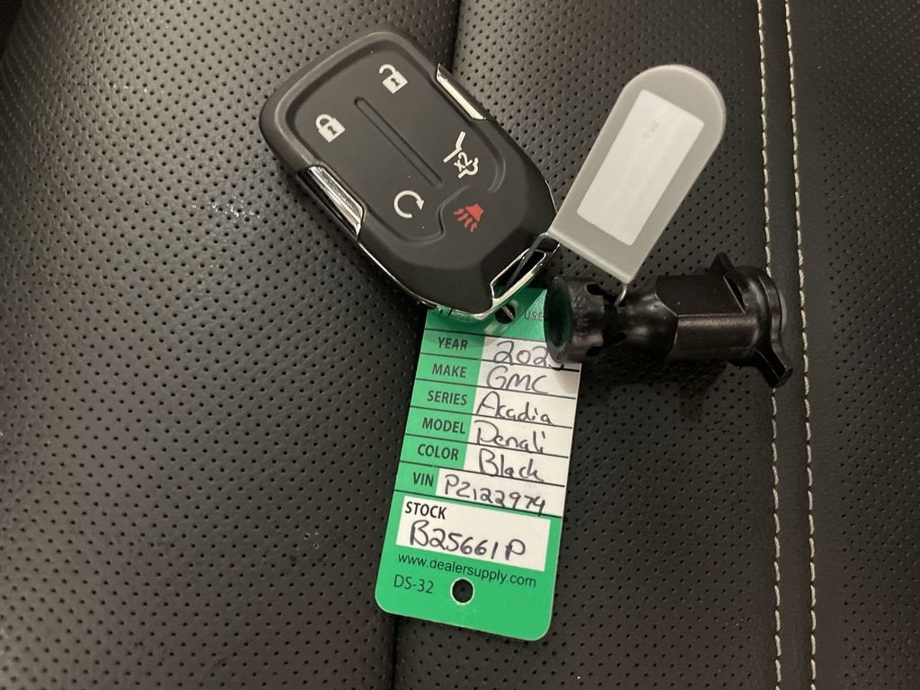 2023 GMC Acadia Denali