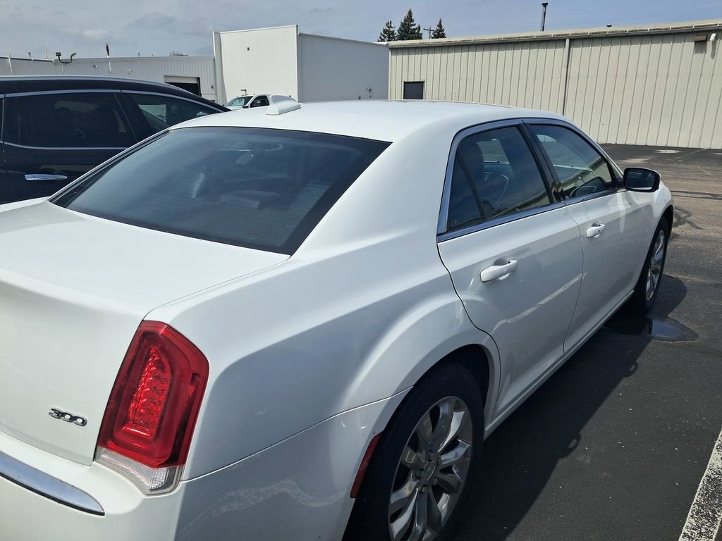 2021 Chrysler 300 Touring L