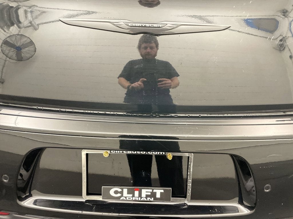 2023 Chrysler 300 Touring L