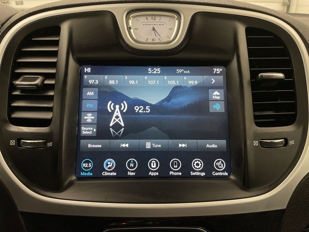 2023 Chrysler 300 Touring L