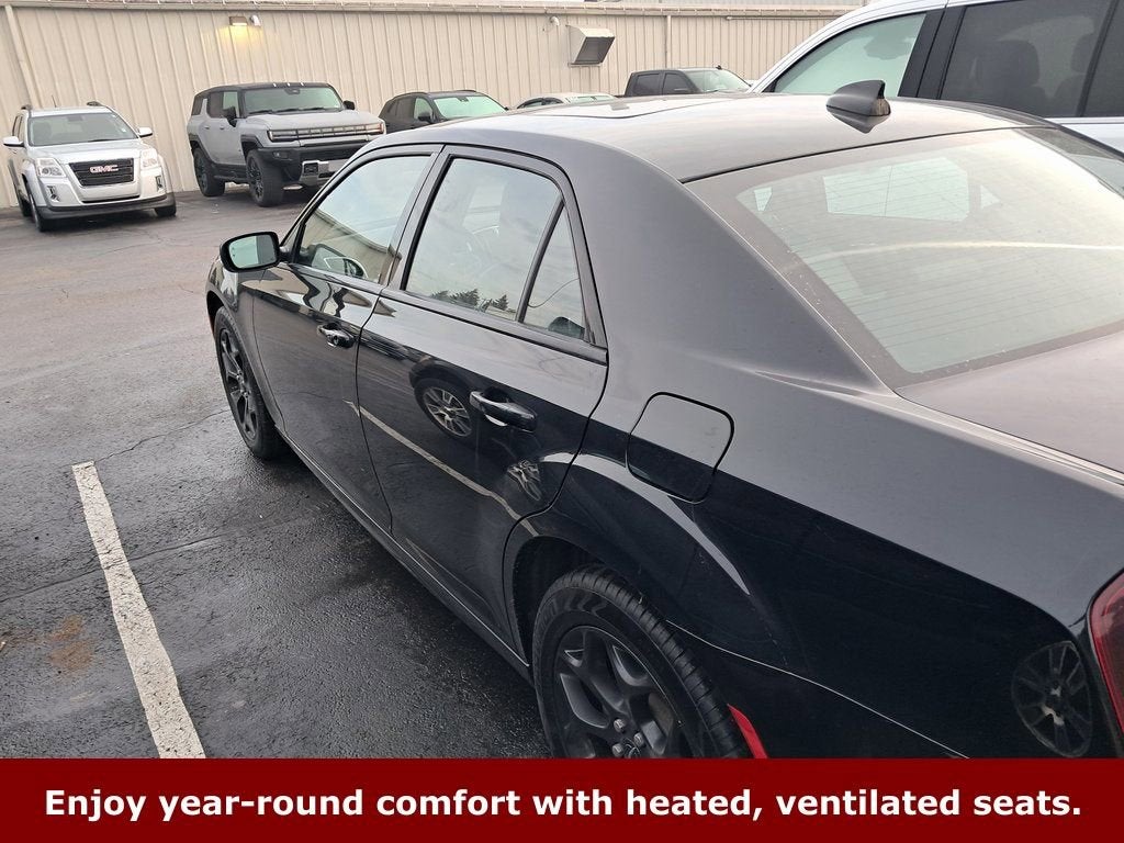 2023 Chrysler 300 Touring L