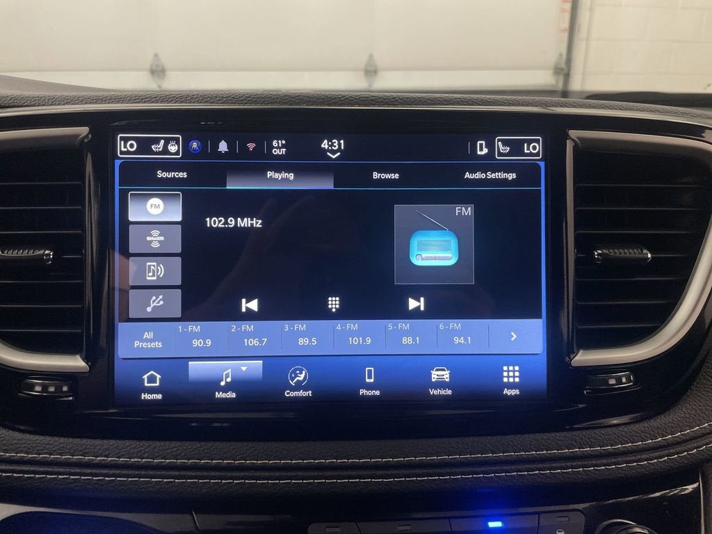 2025 Chrysler Pacifica Select