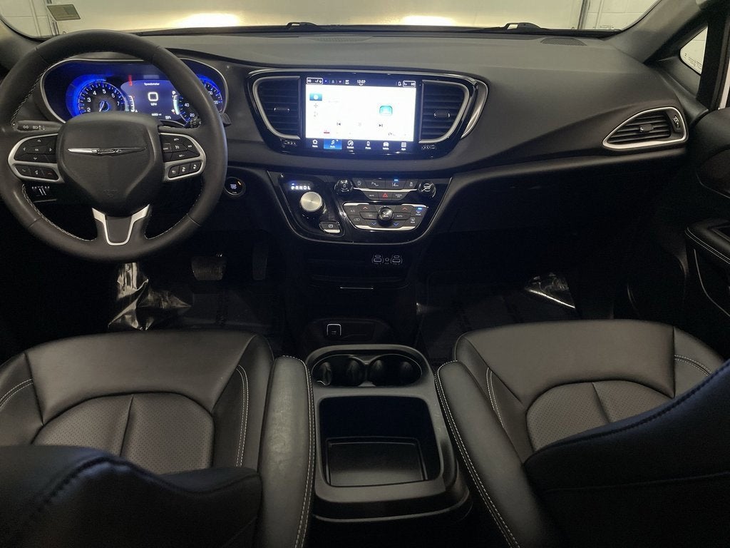 2025 Chrysler Voyager LX