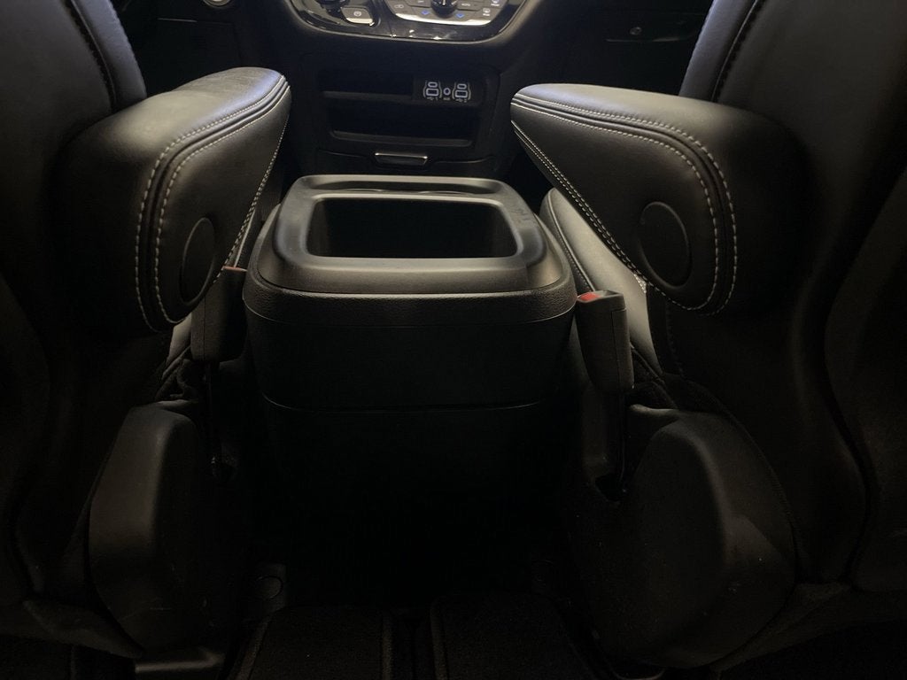 2025 Chrysler Voyager LX