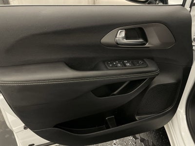 2025 Chrysler Voyager LX