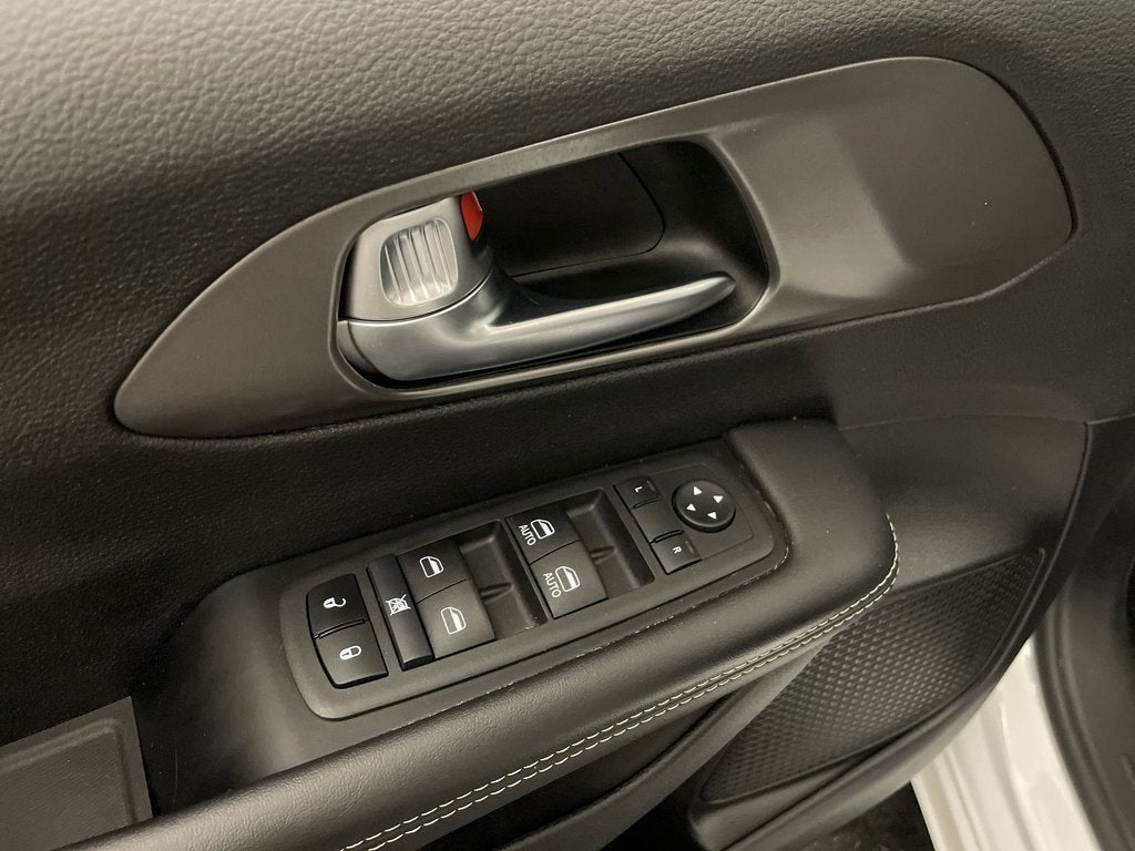 2025 Chrysler Voyager LX