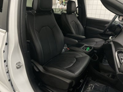 2025 Chrysler Voyager LX