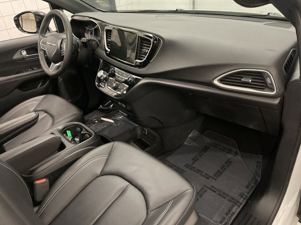 2025 Chrysler Voyager LX