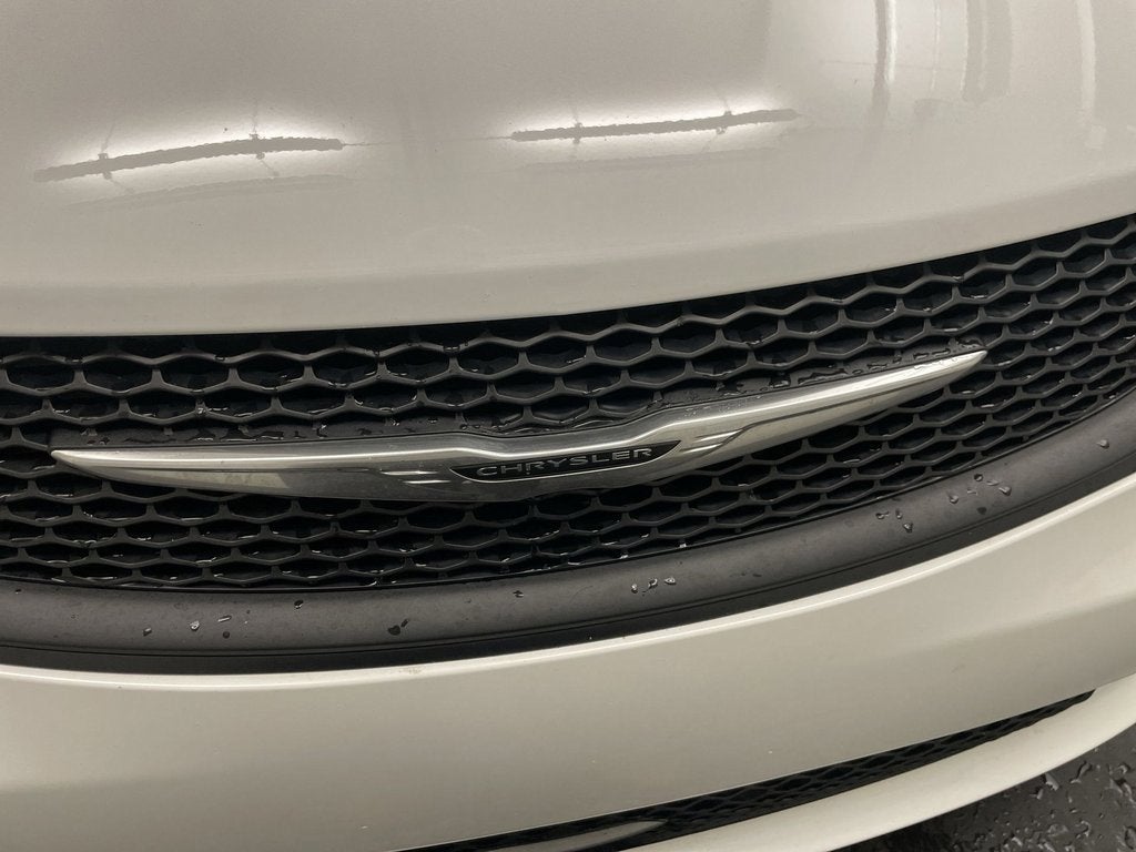 2025 Chrysler Voyager LX