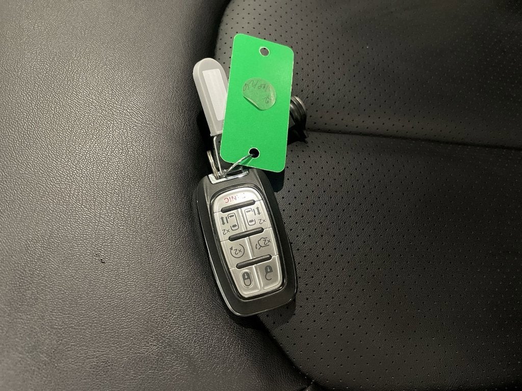 2025 Chrysler Voyager LX