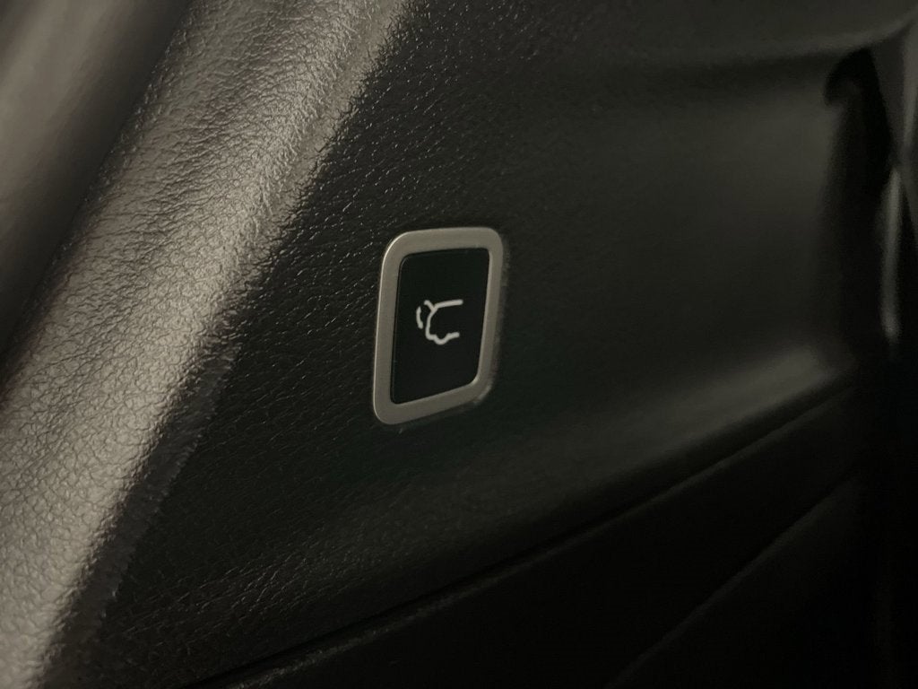 2025 Chrysler Voyager LX