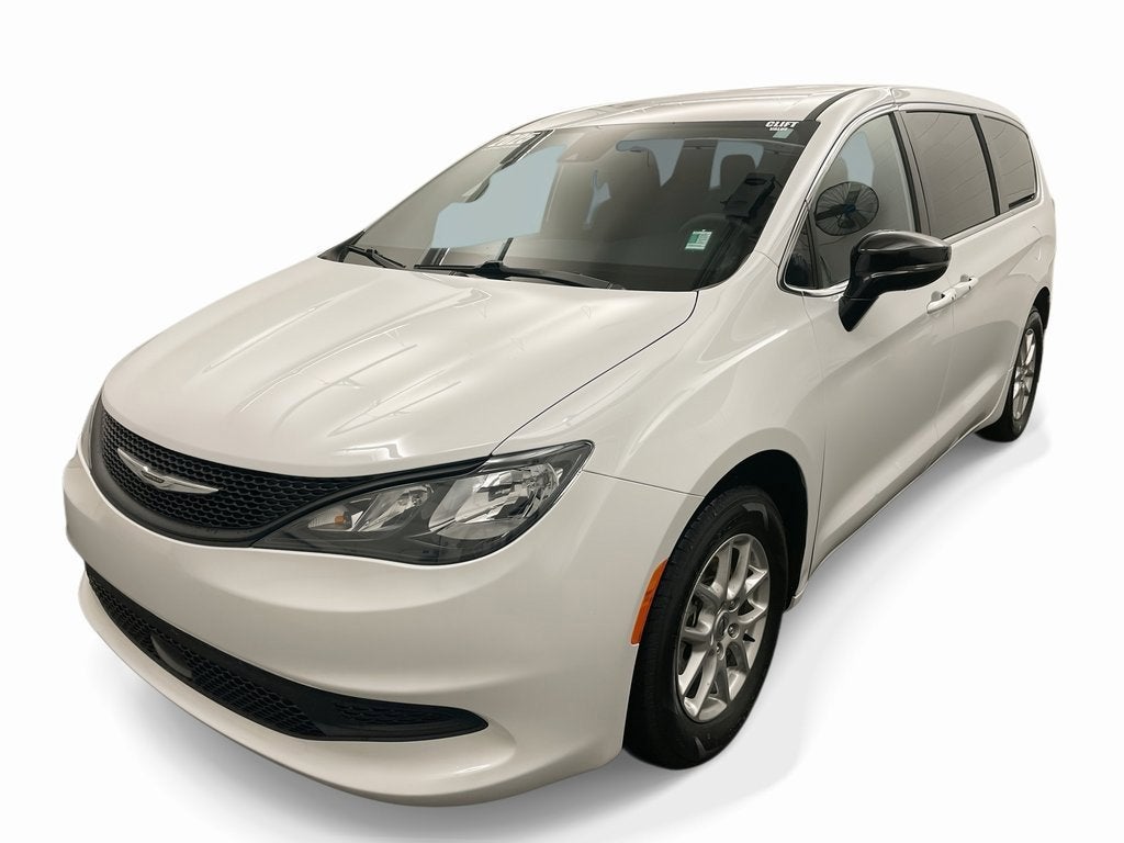 2025 Chrysler Voyager LX