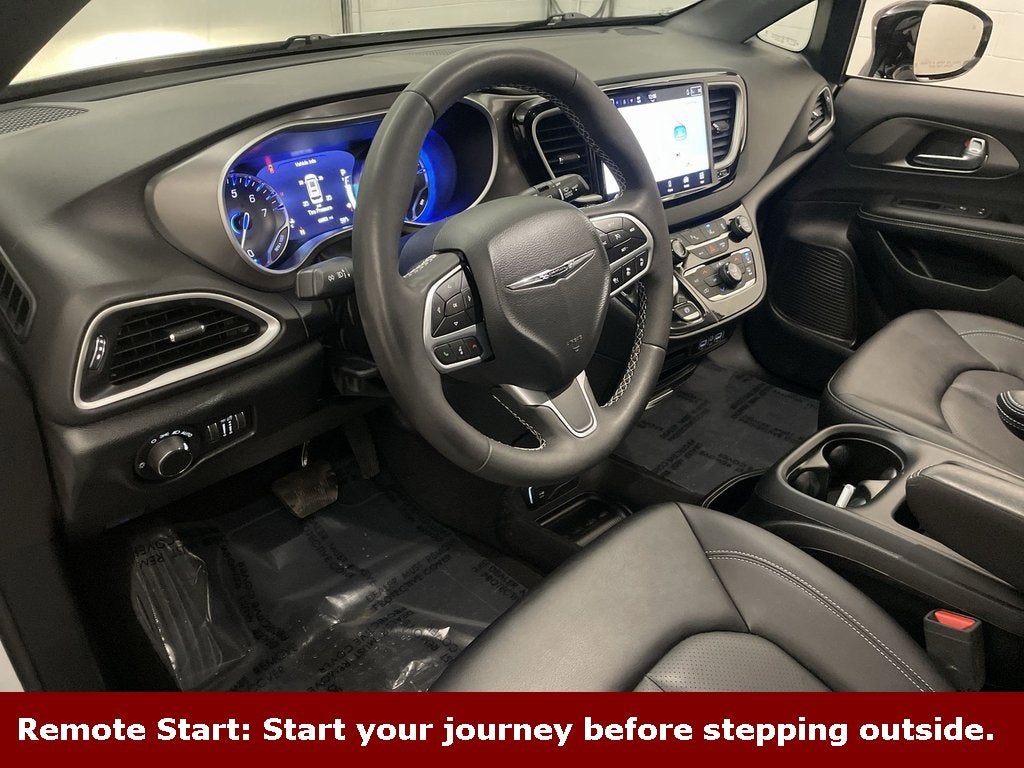 2025 Chrysler Voyager LX