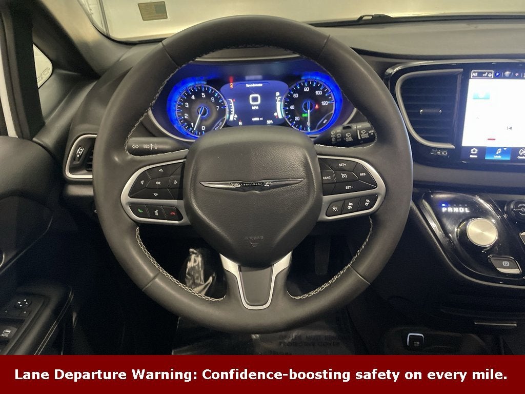 2025 Chrysler Voyager LX