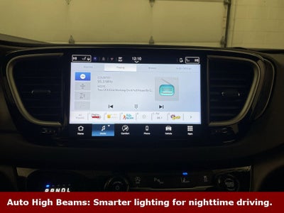 2025 Chrysler Voyager LX