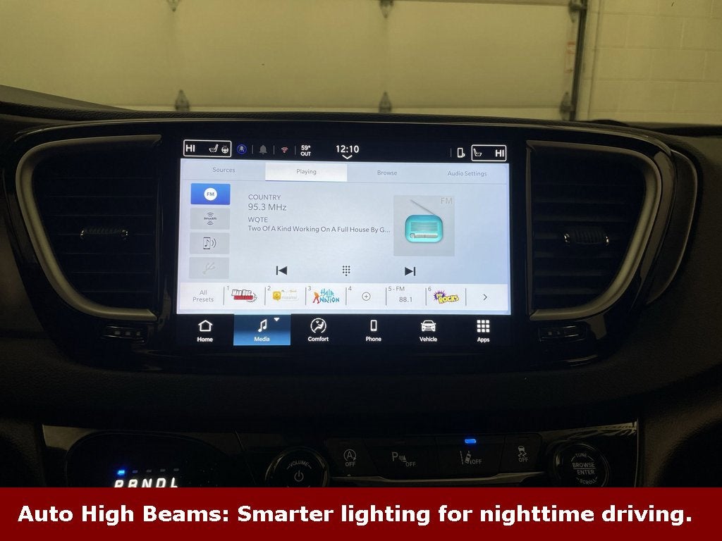 2025 Chrysler Voyager LX