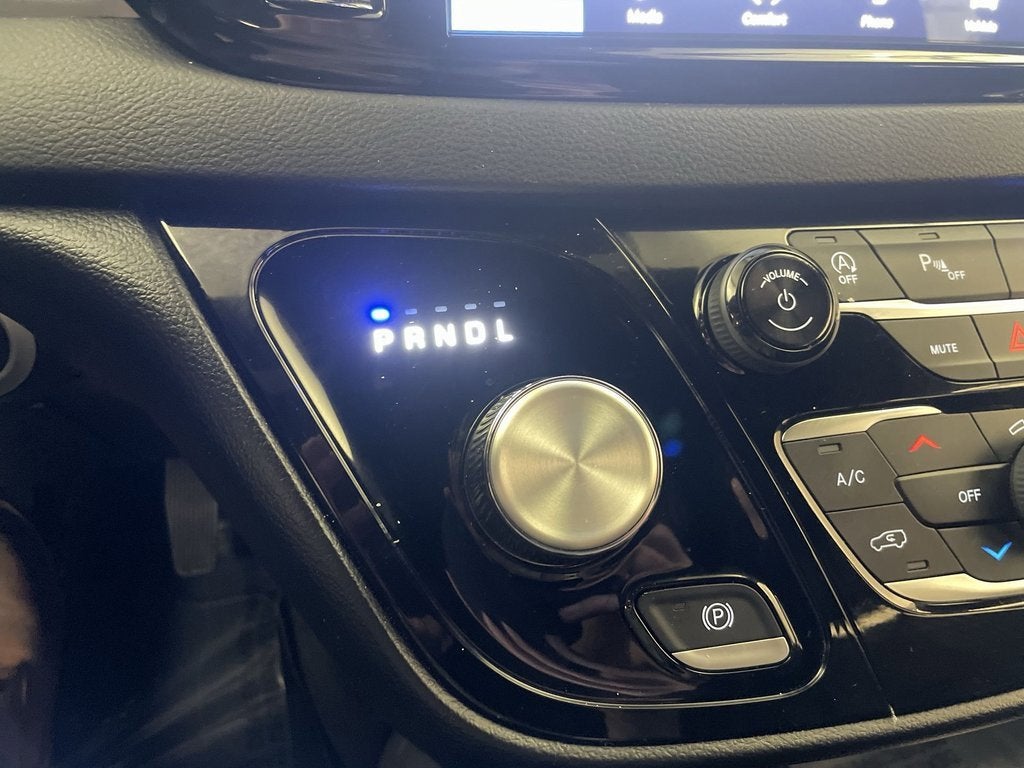 2025 Chrysler Voyager LX