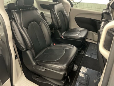2022 Chrysler Pacifica Hybrid Touring L