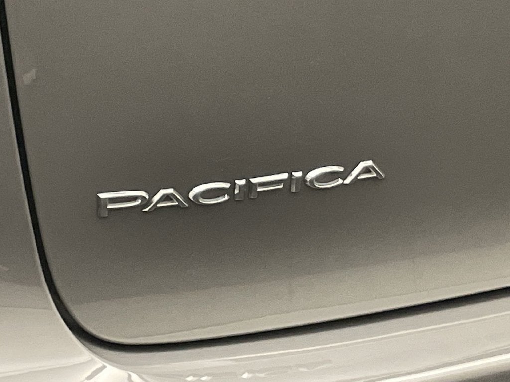 2022 Chrysler Pacifica Hybrid Touring L
