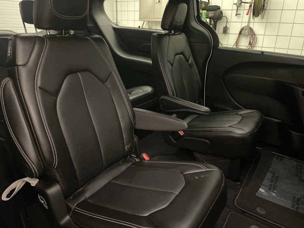 2025 Chrysler Pacifica Select