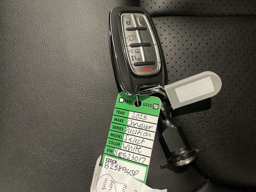 2025 Chrysler Pacifica Select