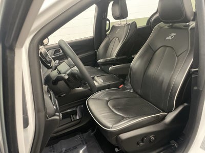 2025 Chrysler Pacifica Limited AWD