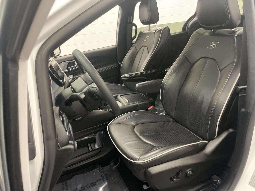 2025 Chrysler Pacifica Limited AWD