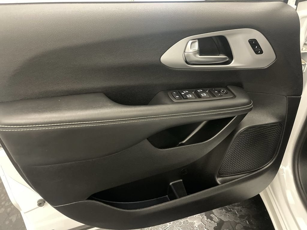 2025 Chrysler Pacifica Limited AWD