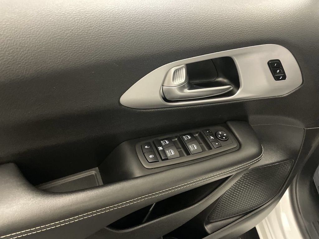 2025 Chrysler Pacifica Limited AWD