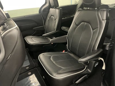 2025 Chrysler Pacifica Limited AWD