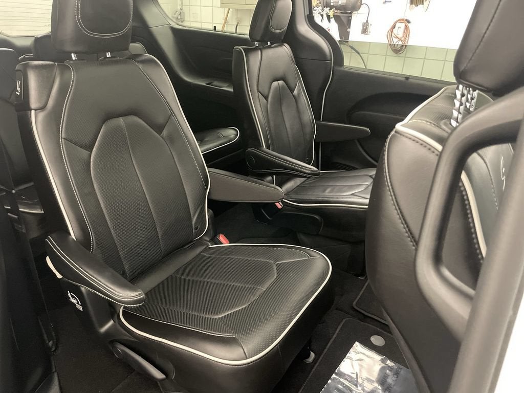 2025 Chrysler Pacifica Limited AWD