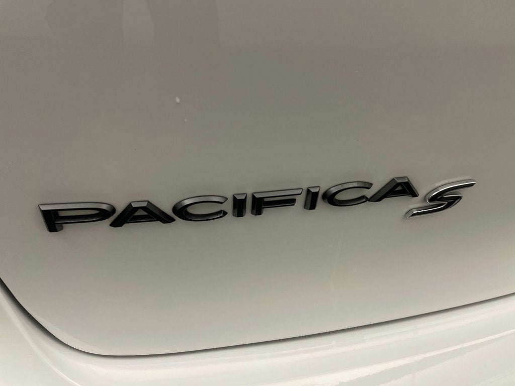 2025 Chrysler Pacifica Limited AWD